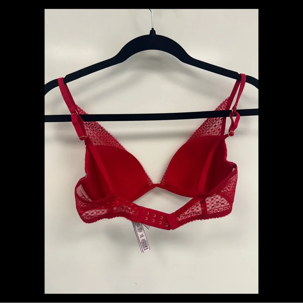Victoria's Secret Incredible by VS Padded‎ Plunge Bra  Red  Size 32D